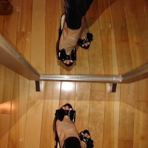black high heels with bow on front - Picture 5 of 5